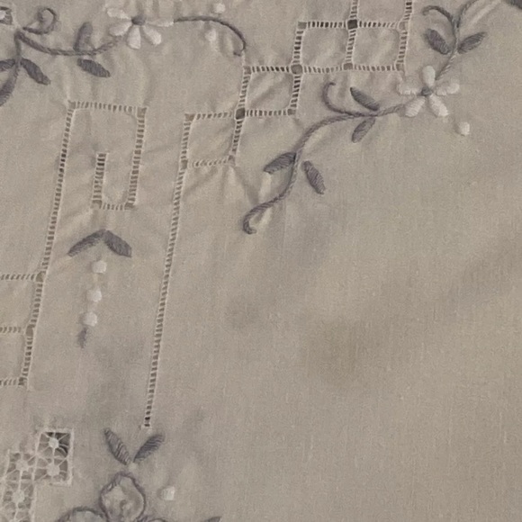 Cream Cotton Floral Embroidered Tablecloth Napkins Cottage- Gray Edges 111x67” - Picture 7 of 11